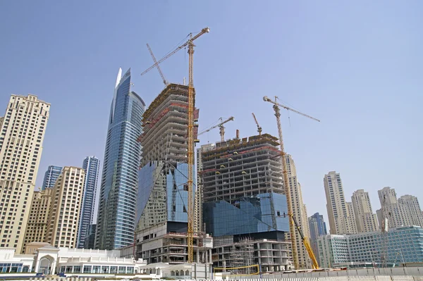 DUBAI, Émirats Arabes Unis 15 JUIN : activité de construction au centre-ville de Dubaï. Dubaï est la ville la plus peuplée et émirat aux Émirats arabes unis et il se prépare à accueillir la prochaine expo en 2020 — Photo
