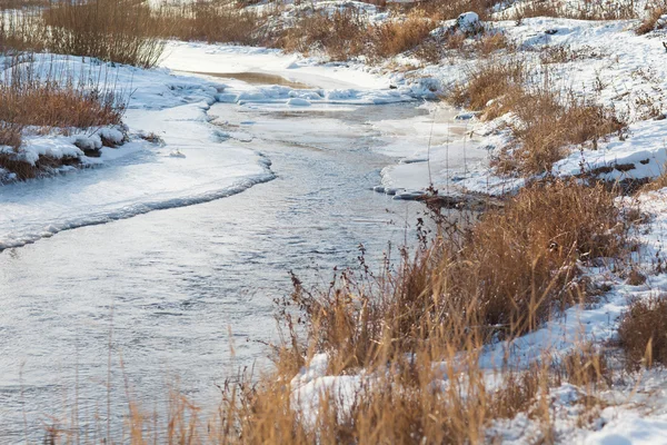 Paisaje de hielo en el río —  Fotos de Stock