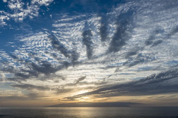 大西洋上空的夕阳的天空 — 图库照片
