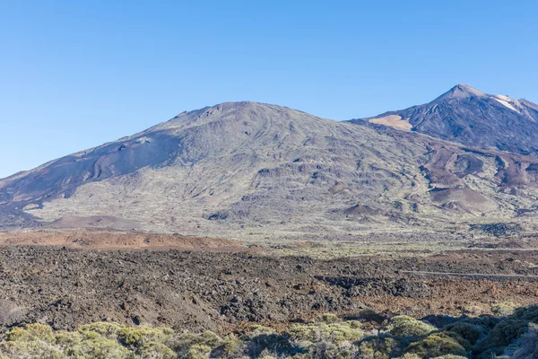 Lava har fastnat vid foten av vulkanen — Stockfoto