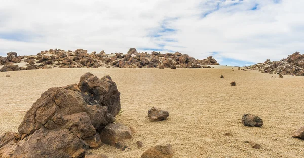 Felsen und Sand und Himmel — Stockfoto