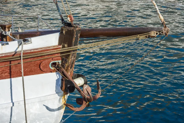 Ancla en el viejo barco — Foto de Stock