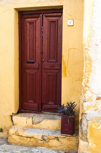 The door on the street of Athens — Stock Photo, Image