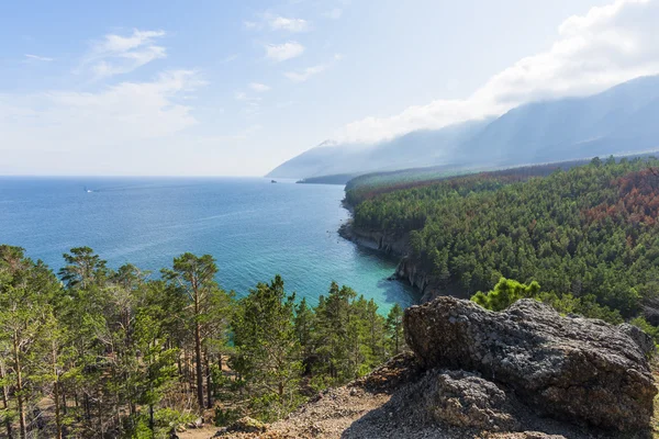 La vista desde las empinadas costas de Baikal —  Fotos de Stock