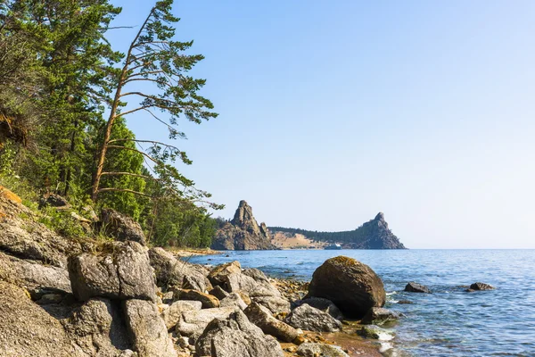 Rocas en la orilla —  Fotos de Stock