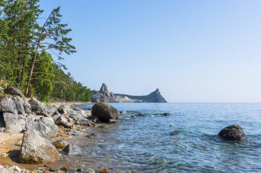 Ufukta bir kayalık Cape