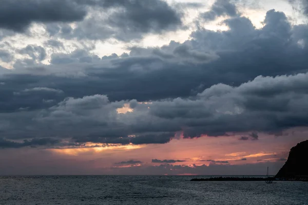 Pôr Sol Pitoresco Brilhante Costa Deserta Mar Negro — Fotografia de Stock