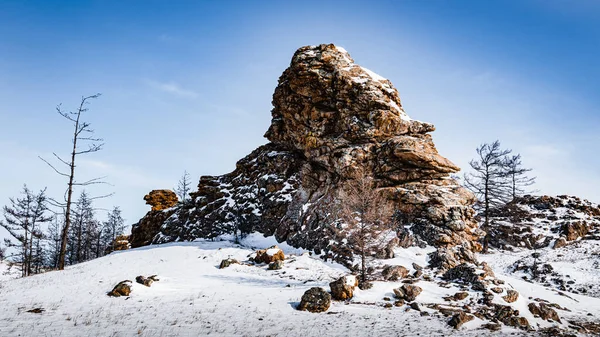 Gul Sten Kröner Toppen Kullen Mitten Den Snövita Tazheran Stäppen — Stockfoto