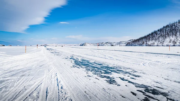 Winterweg Aan Het Baikalmeer Ligt Direct Het Besneeuwde Ijs Erg — Stockfoto