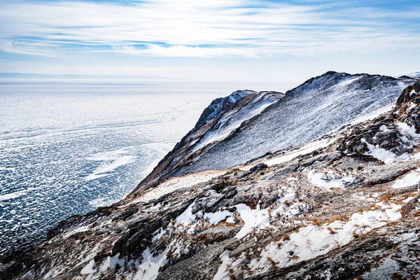 Uma Montanha Com Encostas Rochosas Íngremes Costa Lago Baikal Estepe Imagem De Stock