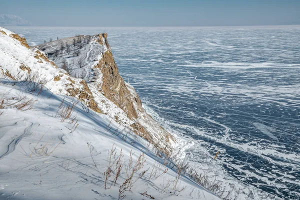 Гора Крутыми Скалистыми Склонами Берегу Озера Байкал Тажеранской Степи — стоковое фото