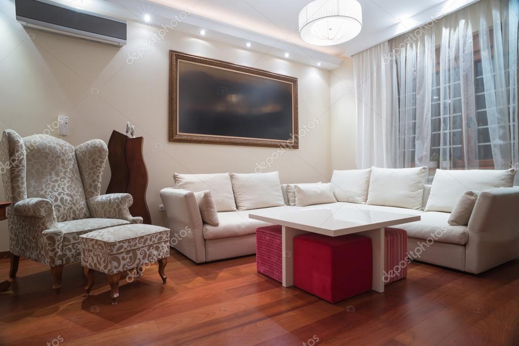 Luxus nappali modern mennyezeti lámpa esti lövés — stock fotó ...
