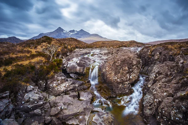 The Sligachan with Cuillin mointains at the background on a cloudy day - Isle of Skye, Scotland, UK — Stock Photo, Image