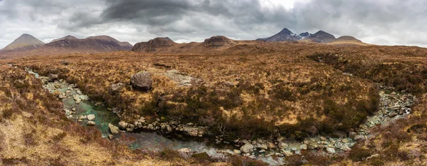 Cuillin dağları ve Sligachan - Skye Isle, İskoçya, İngiltere — Stok fotoğraf