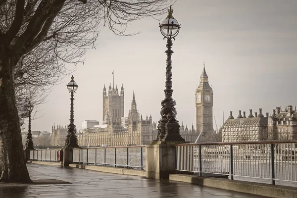 Early in the morning in central London with Big Ben and Houses of Parliament - vintage version - England, UK — Stock Photo, Image