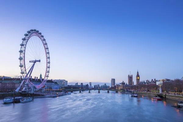 Skyline de Londres antes do nascer do sol com marcos — Fotografia de Stock