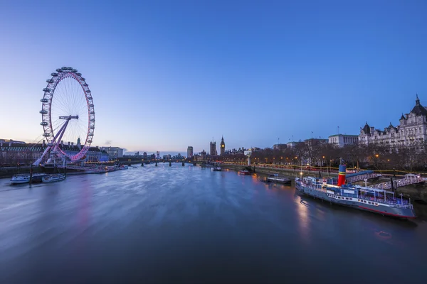 Skyline de Londres antes do nascer do sol com marcos — Fotografia de Stock