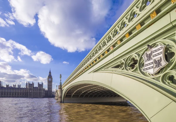 Λονδίνο, Αγγλία - γέφυρα Westminster και το Μπιγκ Μπεν σε μια ηλιόλουστη ημέρα — Φωτογραφία Αρχείου