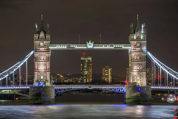 Londýn, Anglie - slavný Tower Bridge v noci — Stock fotografie