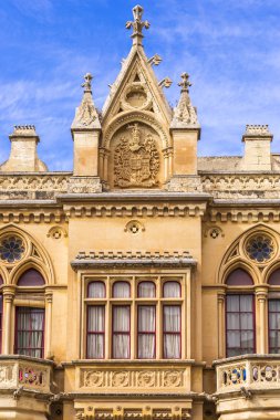 Malta Valletta cephe mavi gökyüzü ile