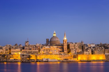 Valletta, Malta, alacakaranlıkta