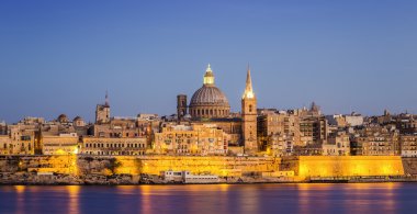 Valletta, Malta, alacakaranlıkta