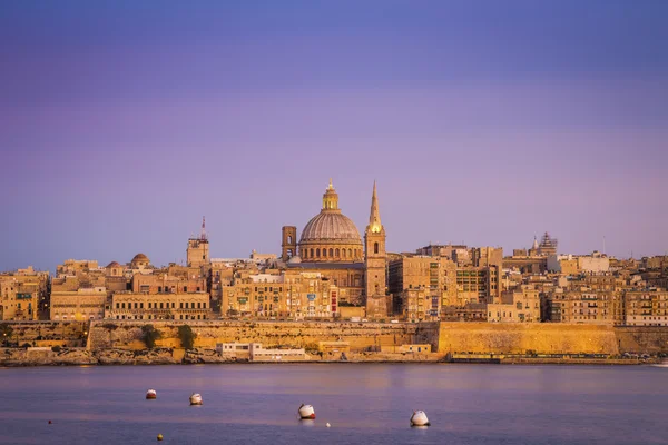 Valletta, Malta - Catedral de São Paulo famosa ao pôr-do-sol — Fotografia de Stock