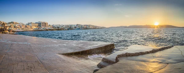 Malta - Vista panorámica de Bugibba al atardecer —  Fotos de Stock