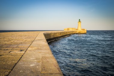 Valletta dalgakıran deniz feneri günbatımı - Malta ile