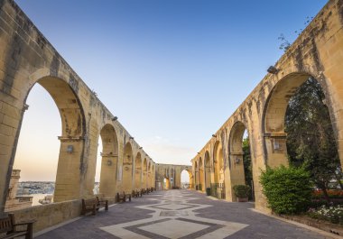 Malta - üst Barrakka bahçeleri gündoğumu
