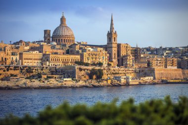 Valletta, Malta - Valletta batımında ünlü St.Paul 's Cathedral