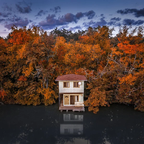 Tata Ungaria Vedere Aeriană Cabanei Unui Pescar Romantic Lângă Lacul — Fotografie, imagine de stoc