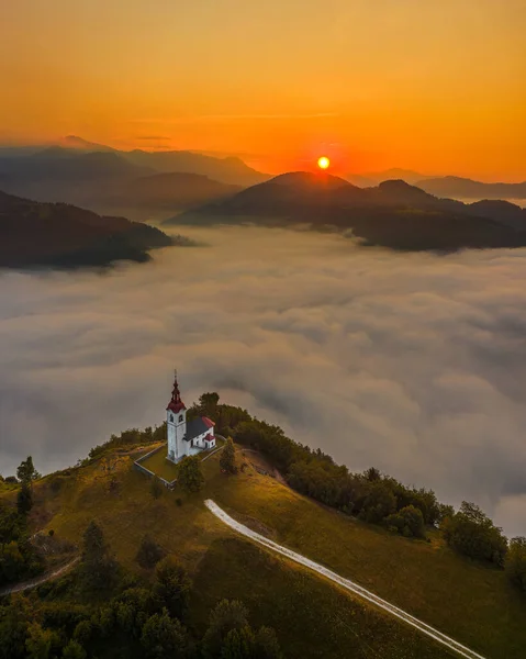 Sebrelje Slowenien Luftaufnahme Der Wunderschönen Bergkirche Ivan Ivan Cerkev Bei — Stockfoto