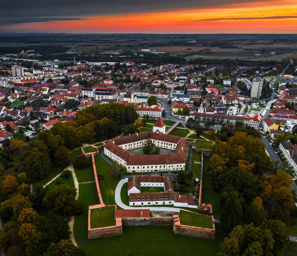 Sarvar Maďarsko Vzdušný Panoramatický Výhled Hrad Sarvar Hrad Nadasdy Podzim — Stock fotografie