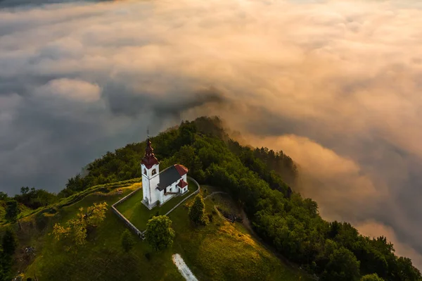 Sebrelje Eslovênia Vista Aérea Drone Bela Igreja Topo Monte São — Fotografia de Stock