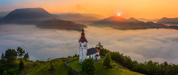Sebrelje Eslovênia Vista Panorâmica Aérea Drone Bela Igreja Topo Colina — Fotografia de Stock