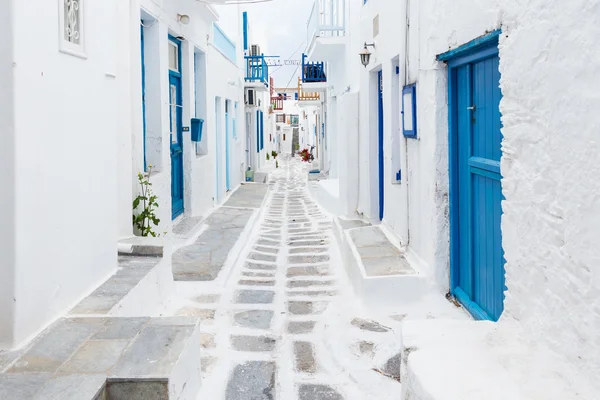 Mykonos vista de la calle vacía en la madrugada, Grecia —  Fotos de Stock