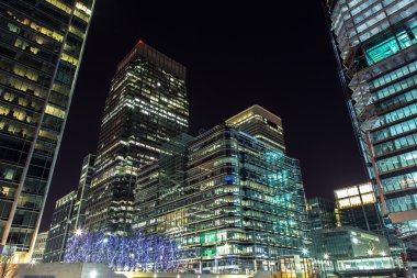 Canary Wharf gökdelenler gece, Londra, İngiltere
