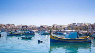 Geleneksel balıkçı tekneleri Marsaxlokk Market, Malta