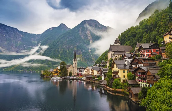 Hallstatt w pochmurny dzień - Austria — Zdjęcie stockowe