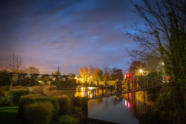 Weybridge area bei Nacht, london, uk — Stockfoto