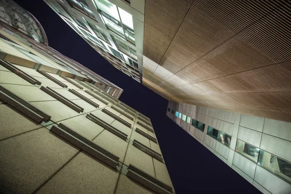 Hoge gebouwen van Barbican in kleurenversie, London, Verenigd Koninkrijk — Stockfoto