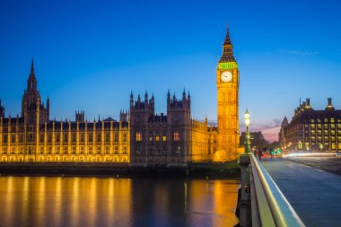 Mavi bir saatte, Londra, İngiltere Parlamentosu ile Big Ben