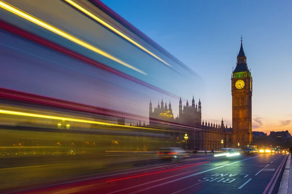 Dupla emeletes busszal, a Big Ben, a kék óra, London, Egyesült Királyság — Stock Fotó