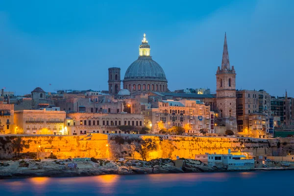 Blick von Sliema, Malta auf die Skyline von Valletta. — Stockfoto