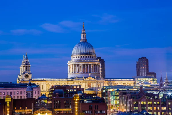 Cathédrale Saint-Paul à l'heure bleue - Londres, Royaume-Uni — Photo