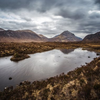Bulutlu bir günde İskoç Highlands - Isle of Skye, İskoçya, İngiltere