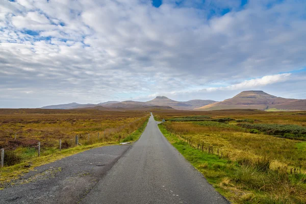 Přímá dálnice na skotské Vysočině, Skotsko, Velká Británie — Stock fotografie