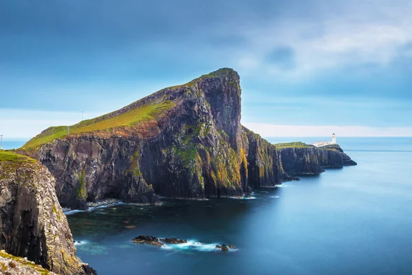 Neist Point and the lighthouse on Isle of Skye before sunset - Scotland, UK — Stock Photo, Image