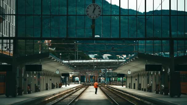 Bergen treinstation — Stockvideo